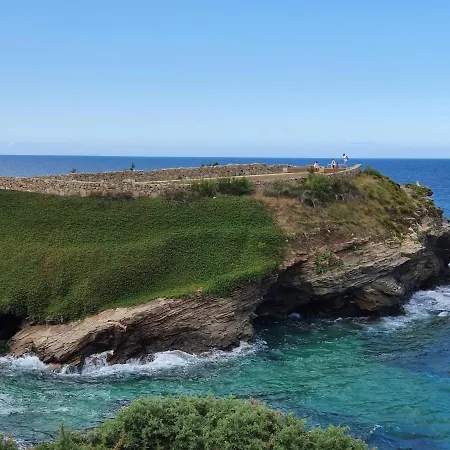 A Menos De Doscientos Metros De La Playa