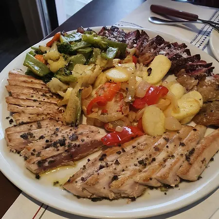 A Menos De Doscientos Metros De La Playa *