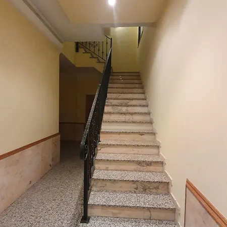 A Menos De Doscientos Metros De La Playa