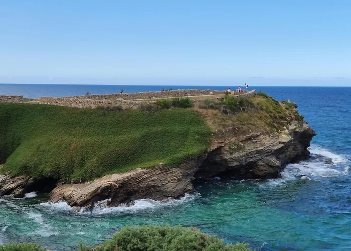 A Menos De Doscientos Metros De La Playa